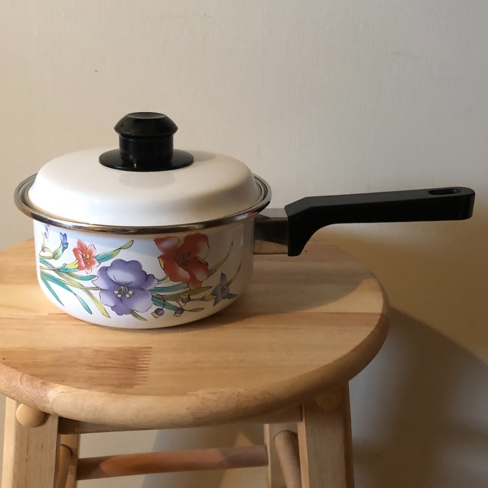 Vintage white and flowers enamel pot with lid and plastic handle EUC